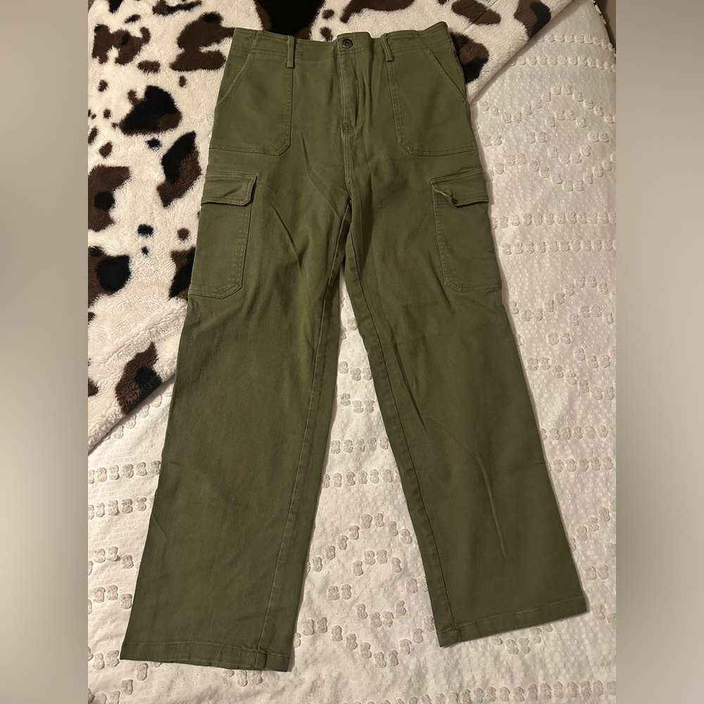 New In High-Waisted Green Cargo Jeans bought from DressUp